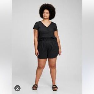 GAP Black High-Rise Pleated linen shorts